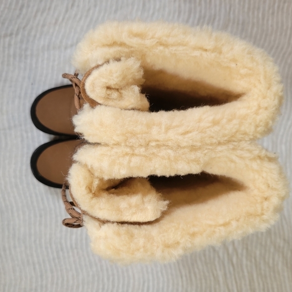 Bearpaw Isabella Hickory - Picture 5 of 9